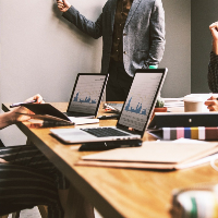 インターネット調査を依頼する企業の比較を行う